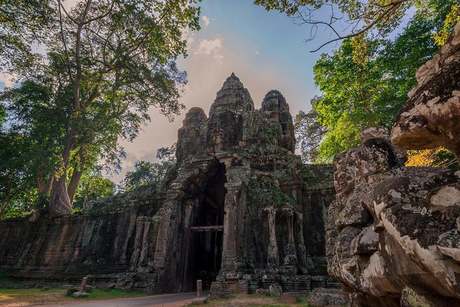 1-Day Amazing Angkor Wat Tour with Sunset & All Interesting Major Temples - Angkor Thom, Bayon, and the faces in stone