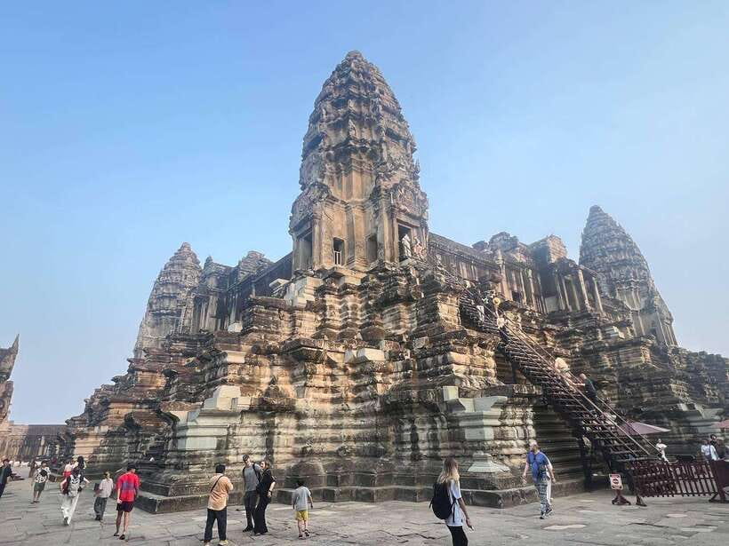 1-Day Angkor Wat Private Tour with Spanish Tour Guide. - What to bring for the temple day