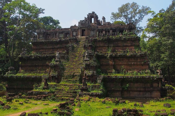 1-Day Angkor Wat Sunrise & All Interesting Temples Private Tour - Bayon and its forest of stone faces