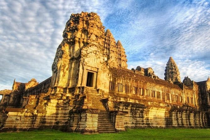 1 day special Tour: Angkor Wat,Bayon,Ta Prohm, Bantey srei and Beng Mealea - Reaching the rough ruins of Beng Mealea
