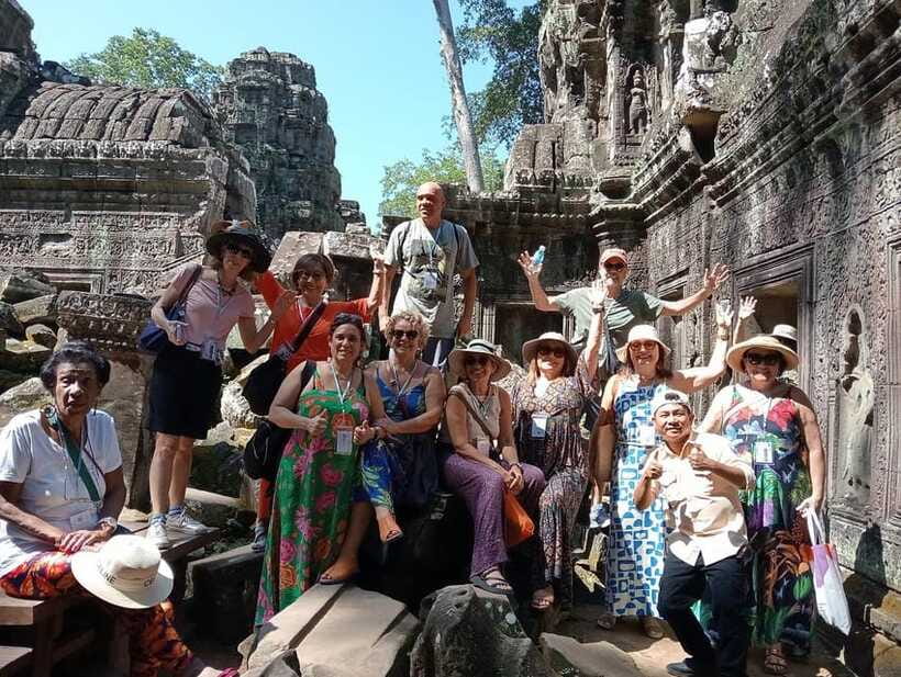 1-Day Trip to Angkor Wat with a Private or Shared Guide in Spanish - Mario’s guiding and photography skills