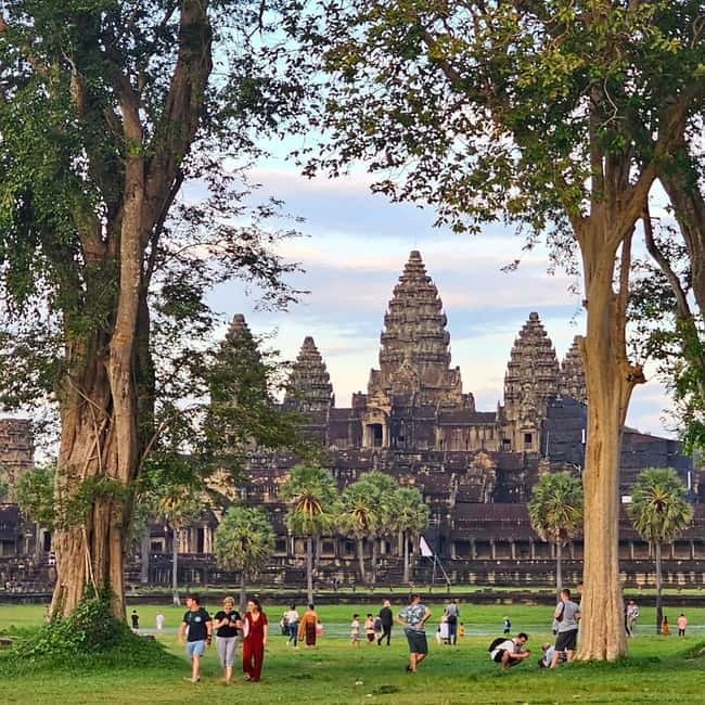 1-Day Trip to Angkor Wat with a Private or Shared Guide in Spanish - Who will enjoy this day most