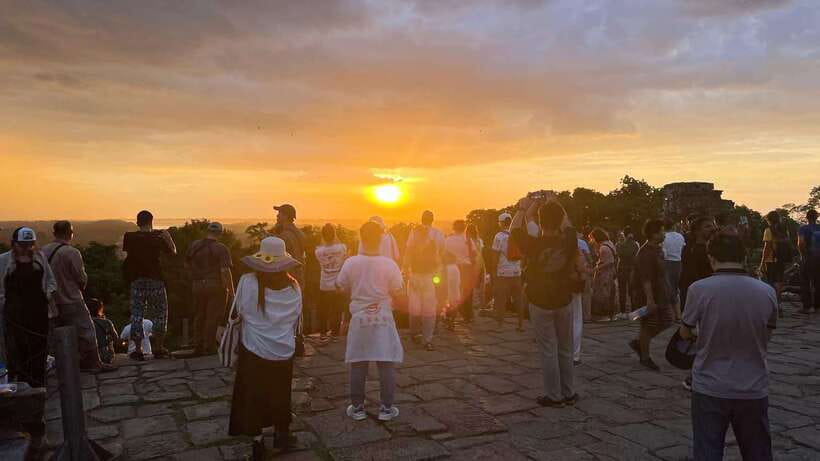 2-Day: Angkor Temple Treasures and Unique Floating Lifestyle - Bakheng Mountain and the end of day one