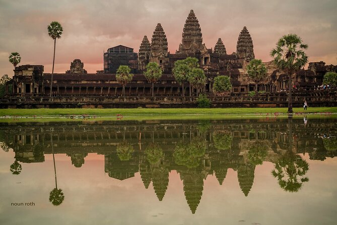 2-Day Angkor Wat, Banteay Srei & Floating Village Kampong Pluk - Phnom Bakheng sunset is beautiful but requires patience