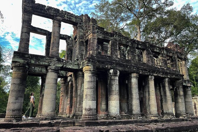 2-Day Angkor Wat Tour with Banteay Srei and Floating Village - Kampong Phluk and the changing Tonle Sap experience