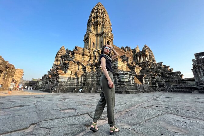 2-Day Angkor Wat Tour with Banteay Srei and Floating Village - The private vehicle, guide, and small comforts