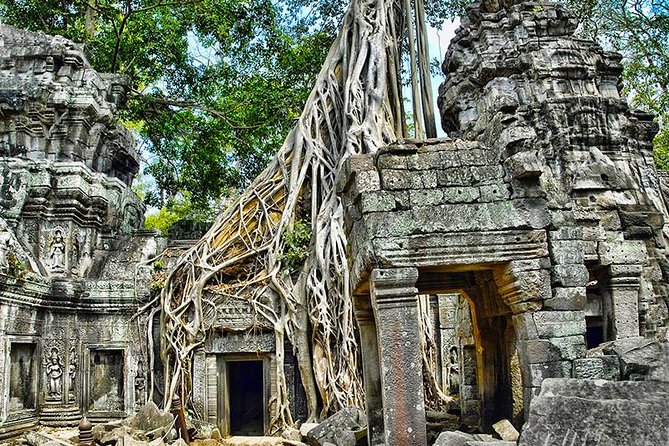 2-Day Best of Angkor Wat and Tonle Sap Lake Tour - Bayon and the famous stone faces