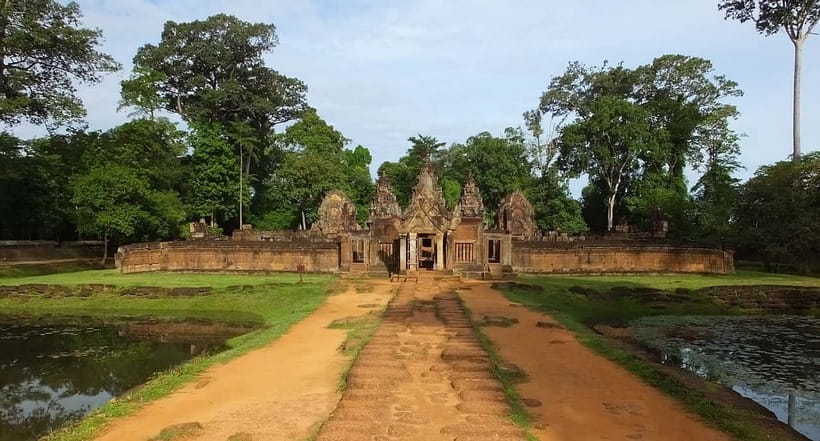 3-Day Angkor Wat & All Major Temples & Kulen Mount Waterfall - Guides, drivers, and the value of private travel