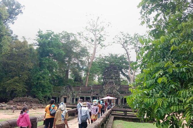 3-Day 'Temples & Tonle Sap' Tour - Markets and craft stops before returning to Siem Reap