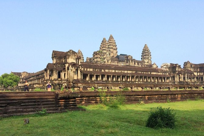 3-Day 'Temples & Tonle Sap' Tour - Day 1: Bayon faces, jungle ruins, and Angkor Wat