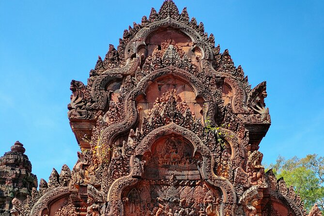 3-Days Private Angkor Wat Sunrise/Sunset Tours & Floating Village - Day 2: Reservoir temples and the delicate carvings of Banteay Srei