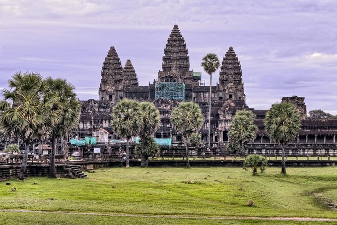 5 Must-See Temples With Private Guided Tour - Angkor Wat: Begin with Cambodia’s essential sight