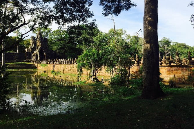 A Day Angkor Park Tours - Private English Speaking Tour Guide - Three hours around Angkor Thom