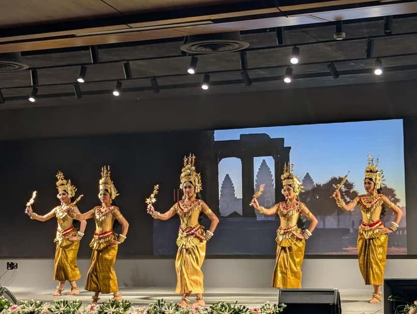 A Night To Remember: Apsara Dance Show with Buffet Dinner - The Apsara Dance and its careful hand gestures