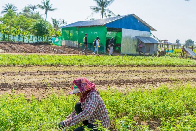 Afternoon Cooking Class & Village Tour in Siem Reap - Cooking with a local chef