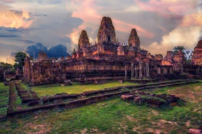 Amazing full day TUKTUK tour - Baphuon and Phimeanakas inside the old royal center