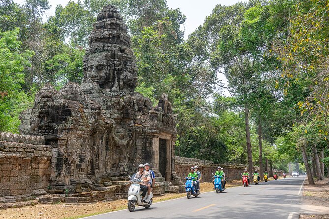 Angkor Adventure Vespa Tour / Tuk Tuk or Car - Srah Srang and lunch at a local house