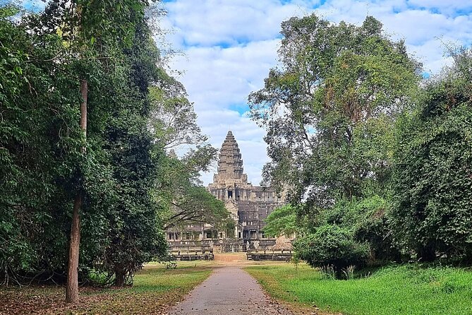 Angkor Explorer by Cambodiajeep - Lunch, snacks, and water are practical wins