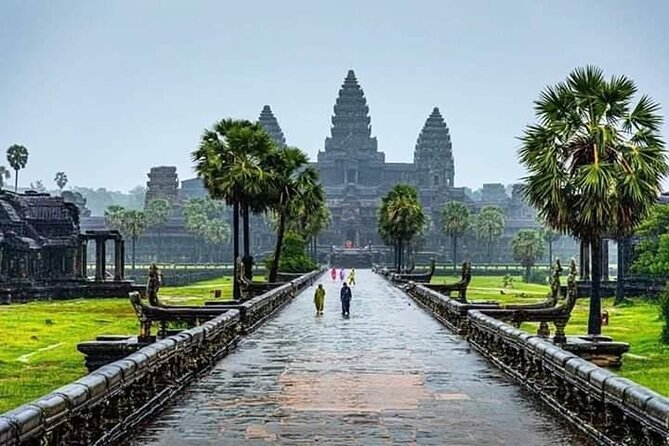 Angkor Full Day Tour All The Main Temples - Lunch beside Srah Srang