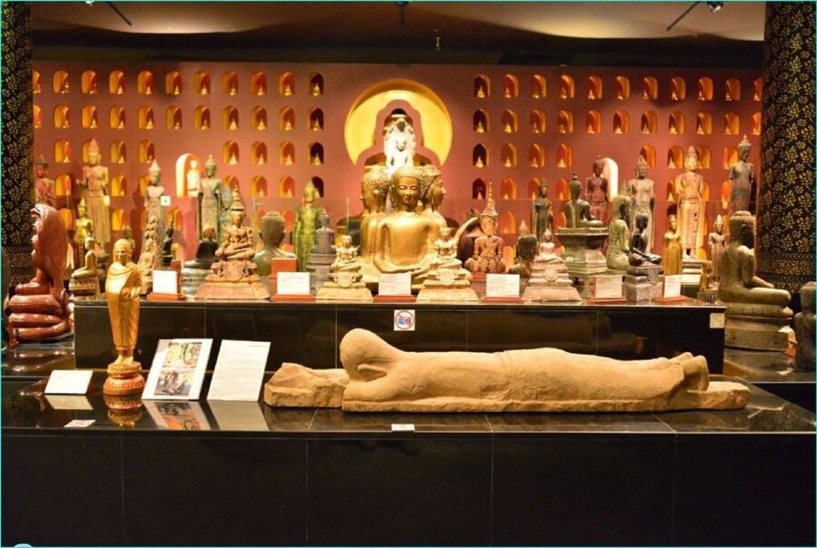Angkor National Museum Ticket with Tuk-Tuk Pick-Up - Audio guide or map: choosing your level of detail