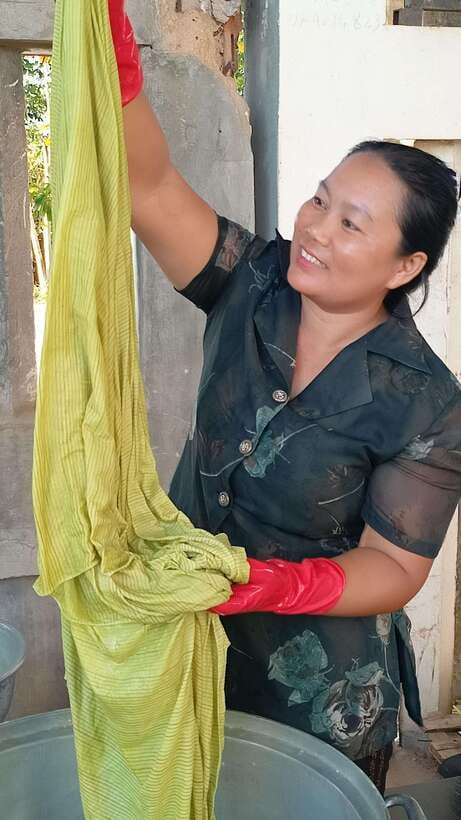 Angkor Silk Farm & Lotus Silk Farm: Siem Reap Discovery Tour - Angkor Silk Farm: following thread from leaf to loom