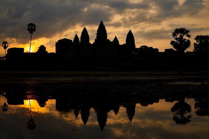 Angkor Temple Tour with Sunset - Small Group - Sunset at Phnom Bakheng
