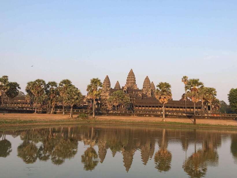 Angkor Temples Highlights Tour: 2 Days with Sunrise - Day one: Angkor Wat before the crowds