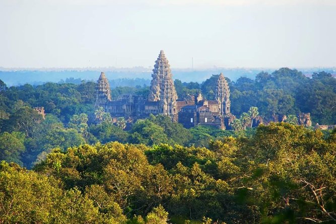 Angkor temples Tour - Angkor Thom brings a different scale