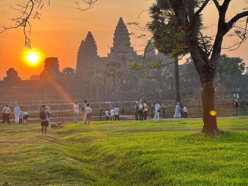 Angkor Wat 2-Day complex Sun rise & Sun set with Guided Tour - Clothing, comfort, and who should book