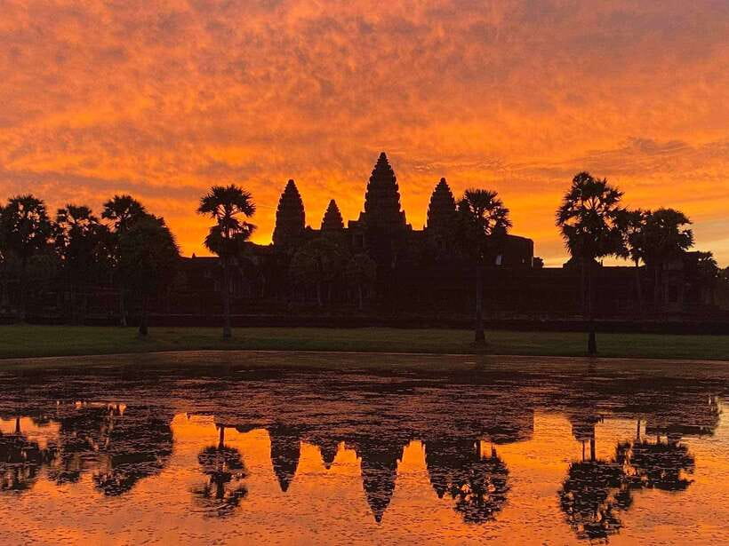 Angkor Wat 2-Day complex Sun rise & Sun set with Guided Tour - What the $30 price really covers
