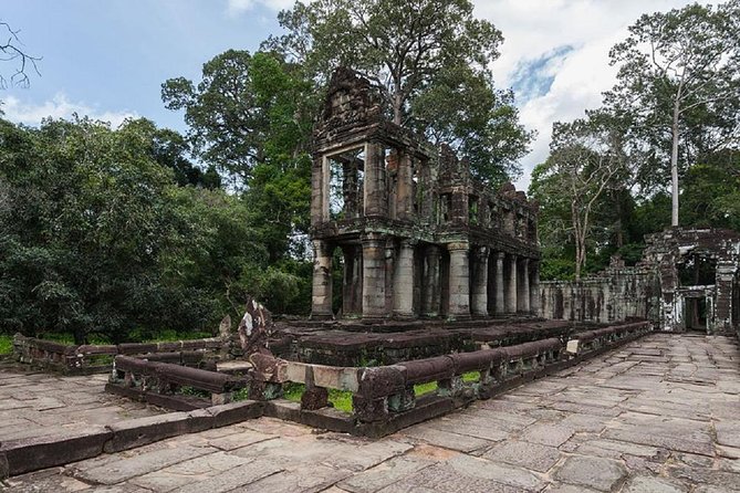 Angkor Wat 3-Day Temple Tours - Day two: Roluos brickwork and life on Tonle Sap