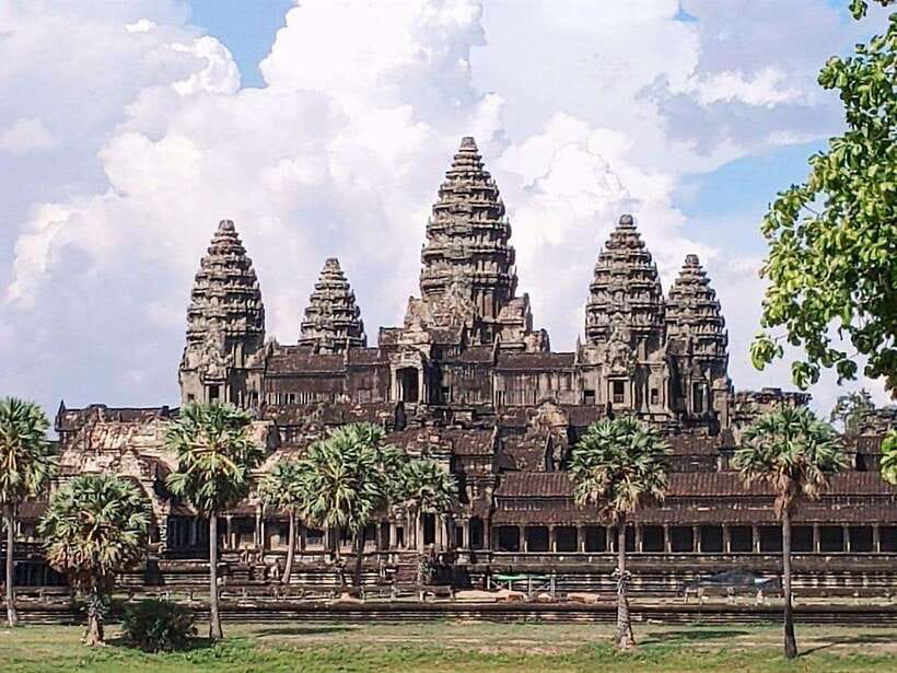 Angkor Wat, Angkor Thom, and Ta Prohm Day Trip with Sunset - Lunch beside Srah Srang