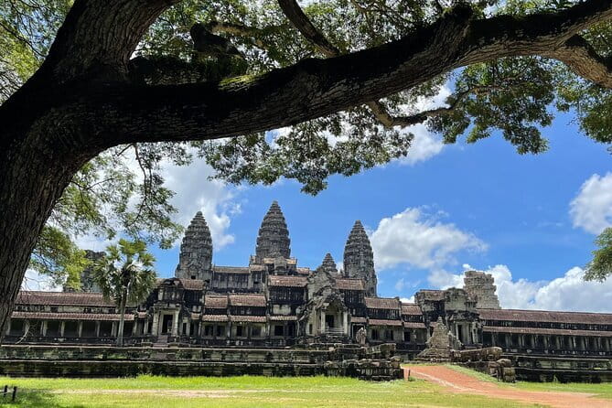 Angkor Wat & Banteay Srei 1-Day Tour - Angkor Thom through the Victory Gate