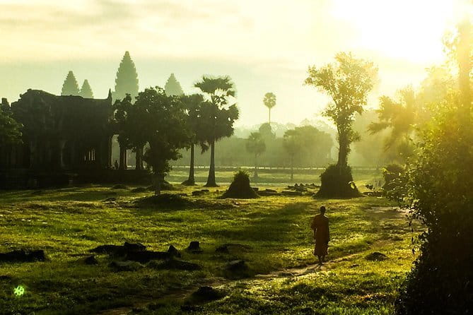 Angkor Wat & Banteay Srei 1-Day Tour - What the guide adds