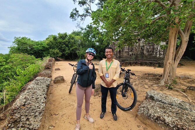 Angkor Wat Bike Tour with Lunch Included - 2:00 pm Bayon and the gates of Angkor Thom