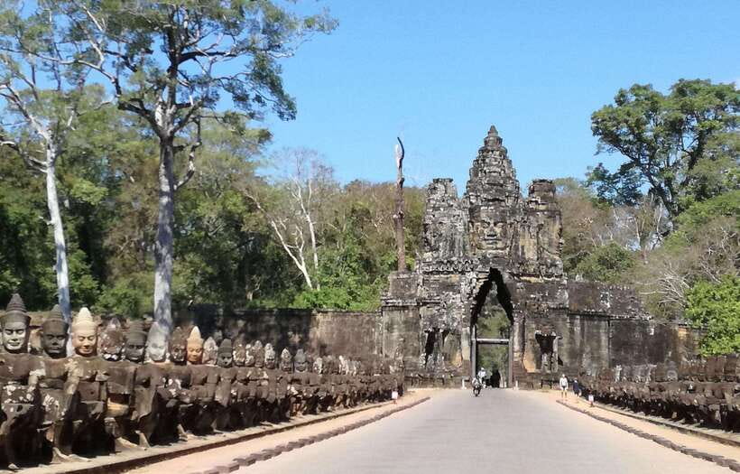 Angkor Wat by Vintage Jeep – Private Tour (Optional Sunrise) - Lunch: a needed pause in the shade