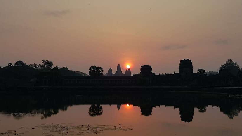 Angkor Wat Full-Day Private Tour with Sunset - Ta Prohm and the Tomb Raider effect