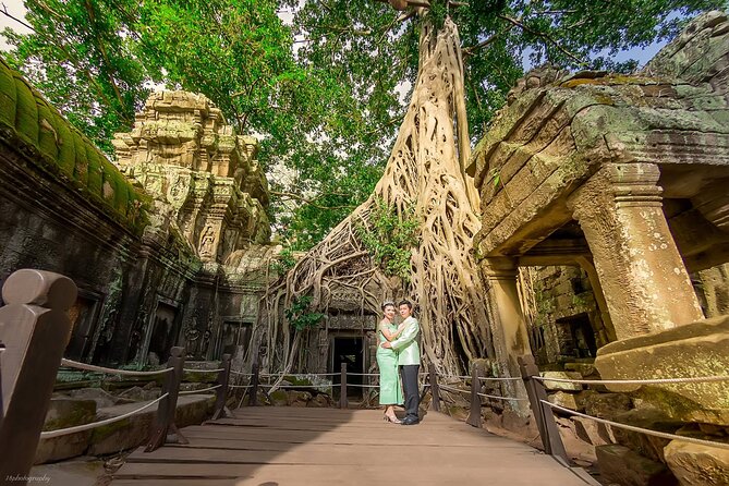 Angkor Wat Full-Day Sunrise & Sunset Private Tour All Interesting Major Temples - Entering Angkor Thom through the Victory Gate