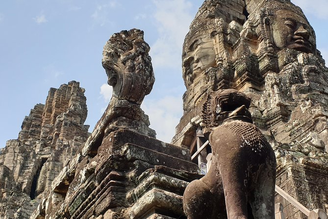 Angkor Wat Full Day Tour in Siem Reap Small-Group - Heat, water, and the small-group setup
