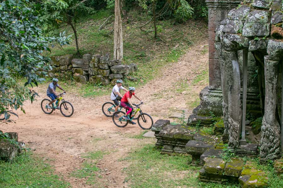 Angkor Wat: Guided Sunrise Bike Tour w/ Breakfast and Lunch - How hard is the cycling?
