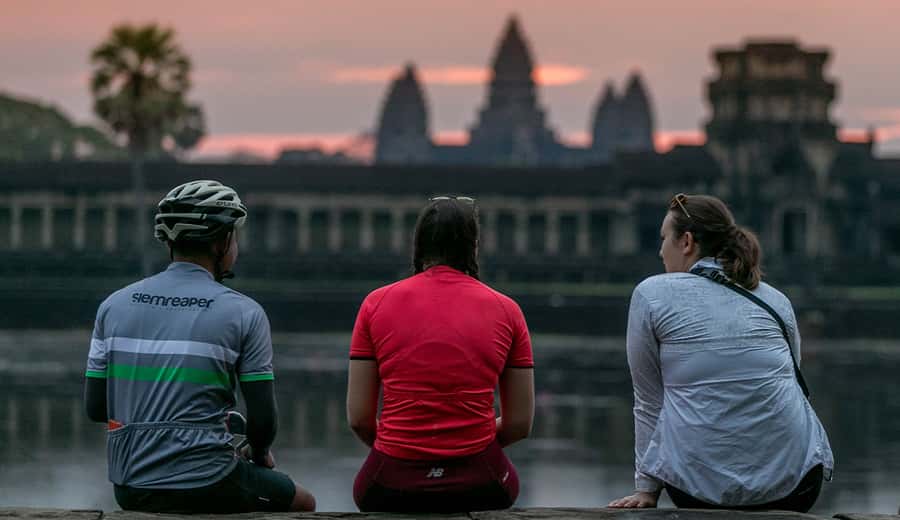 Angkor Wat: Guided Sunrise Bike Tour w/ Breakfast and Lunch - Before sunrise at Angkor Wat