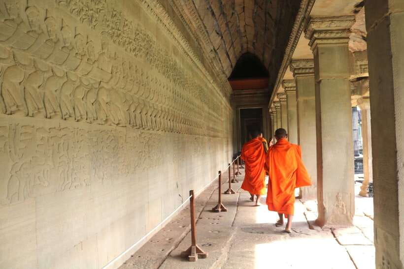 Angkor Wat: Highlights and Sunrise Guided Tour - What the guide and driver add