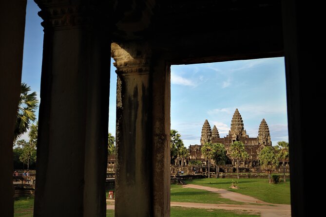 Angkor Wat Highlights and Sunrise Guided Tour from Siem Reap - Angkor Thom and the faces of Bayon