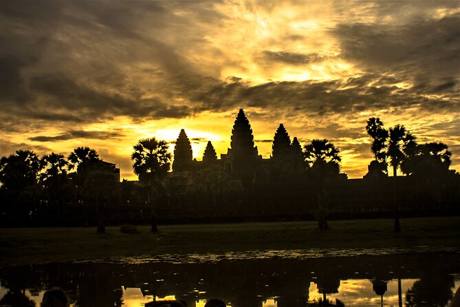 Angkor Wat Highlights and Sunrise Guided Tour from Siem Reap - Srah Srang and breakfast after sunrise