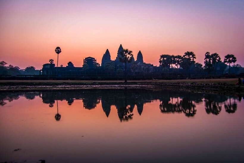 Angkor Wat: Highlights and Sunrise Guided Tour - Angkor Wat before sunrise and after the crowds gather