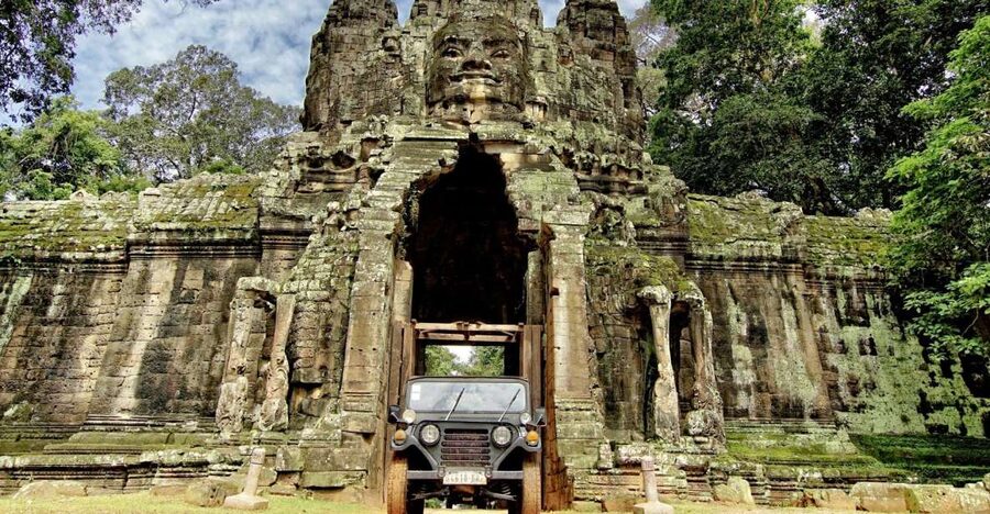 Angkor Wat in a vintage Jeep with driver - jeep rental - A better plan for the nine-hour schedule