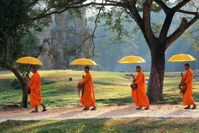 Angkor Wat plus Balloon Ride with Khmer Lunch - How the small group changes the day