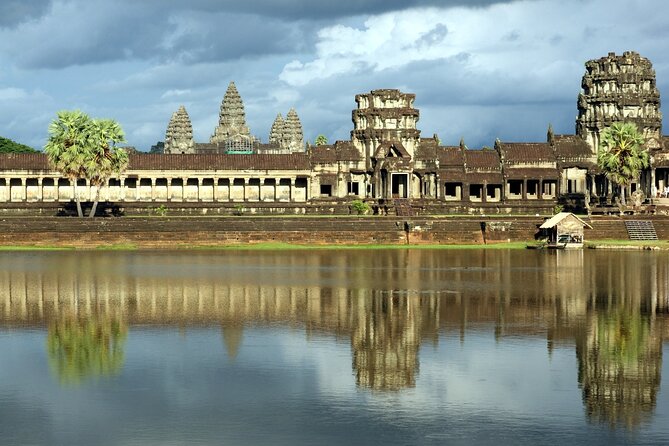 Angkor Wat Shared Tours from Siem Reap Angkor Airport (SAI) - Angkor Wat, the great first encounter