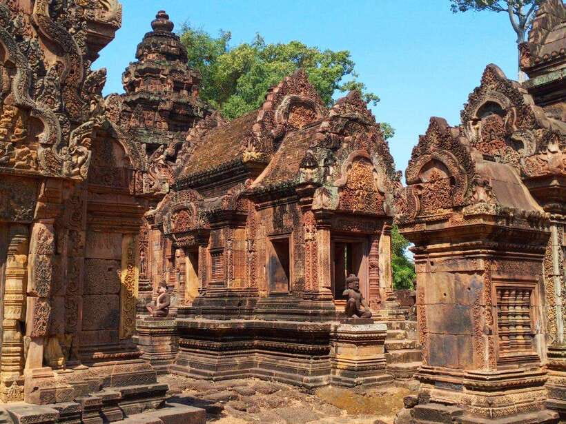 Angkor Wat, Small Circuit Private Tour with Banteay Srei - Starting at Angkor Wat before the crowds and heat build
