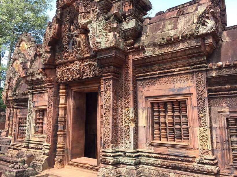 Angkor Wat, Small Circuit Private Tour with Banteay Srei - Bayon and the stone faces of Angkor Thom